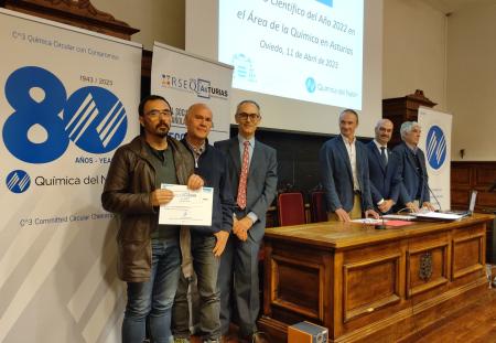 Imagen Los investigadores de la Universidad de Oviedo Ángel Martín Pendás y...