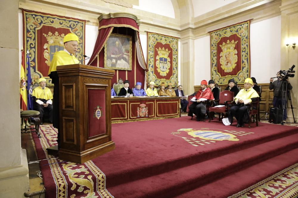 Imagen La Universidad de Oviedo inviste como Doctor Honoris Causa al profesor Ricardo L. Carrau