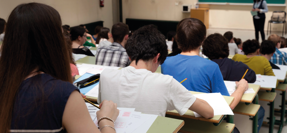 Imagen 4.769 estudiantes se examinan en la primera convocatoria de la EBAU en Asturias