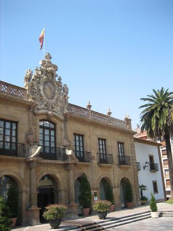 Hotel Reconquista