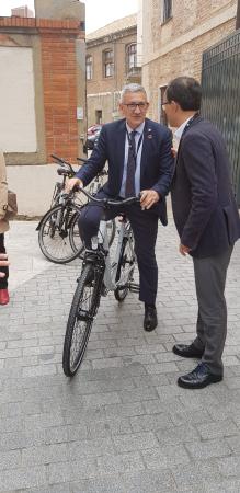 Jornadas Sostenibiidad rector Granda bici 2