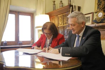 Firma de convenio Universidad de Oviedo y Fundación Sara López Falcón web