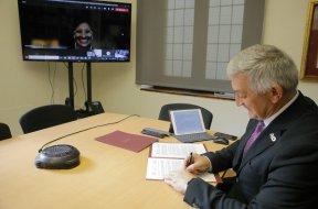 Imagen La Universidad de Oviedo y DIRSE firman un convenio para impulsar la RSC...