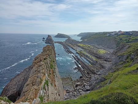 Arnia, costa quebrada