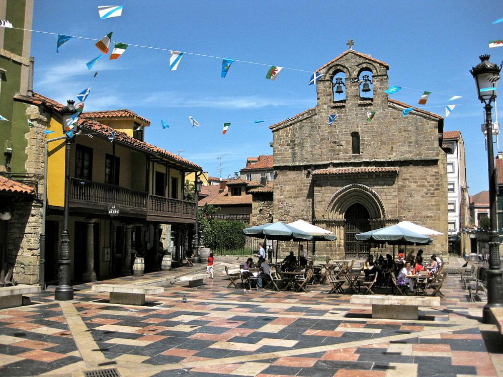 Imagen Estudiantes de la Universidad de Oviedo ofrecen visitas guiadas para celebrar el Día Internacional de los Monumentos y los Sitios