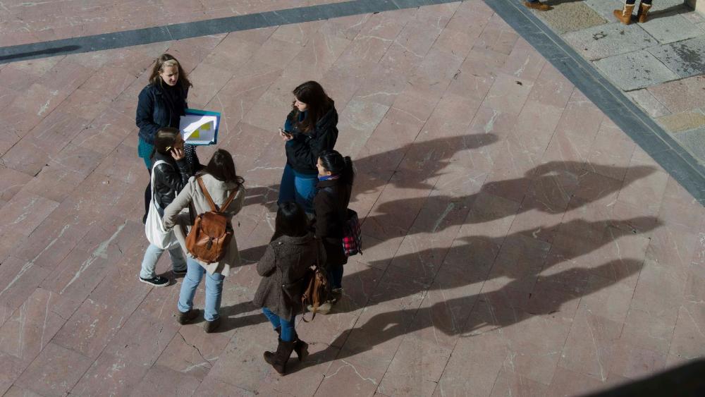 Imagen La Selmana del Voluntariáu de la Universidá d'Uviéu axunta a una trentena d'entidaes del tercer sector nel so doble cita n'Uviéu y Xixón