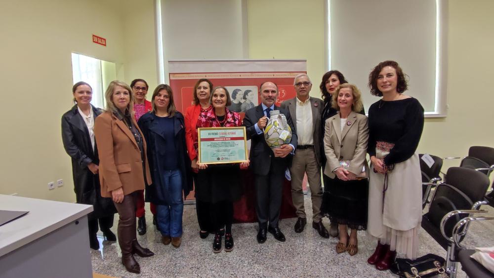 Imagen La Universidad de Oviedo recibe el Premio Trece Rosas Asturias por su compromiso y defensa de la memoria democrática